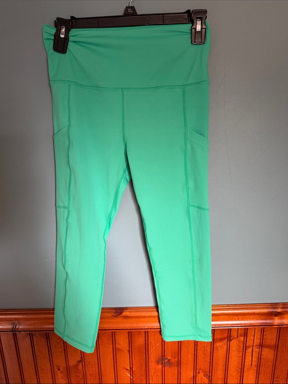 High-Rise Mint Green Capri Leggings with Pockets never worn